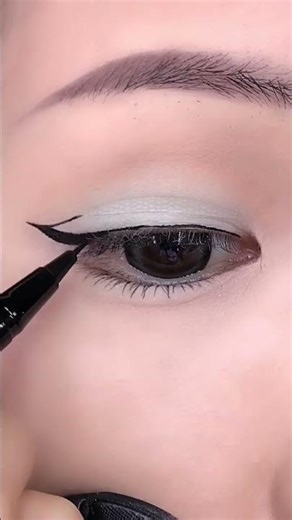 Easy Eyeliner Tutorial | Smooth Eyeliner Pencil for Beginners ✨#eyeliner #eyemekup#shortsmekup#beaut