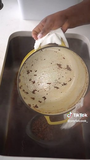 How to Clean Your Cast Iron Pot: Simple Baking Soda Method