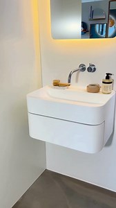 Oplev en unik badeværelsesoplevelse hos Bad&Design i Højbjerg. Besøg vores showroom og udforsk de elegante vandhaner, brusesystemer og tilbehørsdele fra VOLA. Lad dig inspirere af de ikoniske designs, der kombinerer skandinavisk minimalisme med enestående funktionalitet. Få personlig vejledning fra vores eksperter, der hjælper dig med at finde de perfekte VOLA-løsninger, skræddersyet til dine behov og din stil. Vi ser frem til at byde dig velkommen og realisere dine drømme om det perfekte badevæ