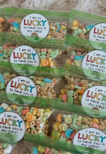 simple and quick st pattys day treat for my lucky charms! 🌈💕☁️🍀🥣 #teachersoftiktok #teacherlife #firstgradeteacher #stpatricksday #luckycharms