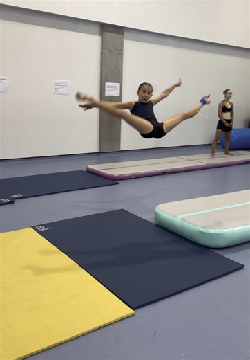 Freya & Mimi's Exciting Disco Freestyle Dance