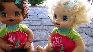 BABY ALIVE Emily & Macy Eat McDonalds