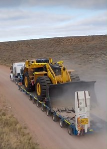 Incredible footage captured by @gonewithnic! Witness Centurion Transport using their Drake 8 - row steerable to haul a Komatsu WA900 in the remote outback of South Australia.👏 🤯⭐ #australianmade #thedrakegroup #australianmanufacturing | The Drake Group