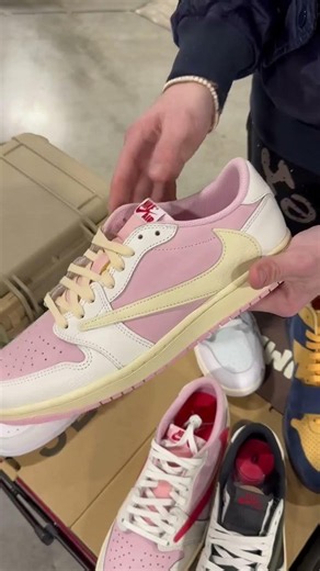 Unveiled: New Travis Colorway vs. Shy Pink and Tropical Pink! #SneakerHeads #TravisScott