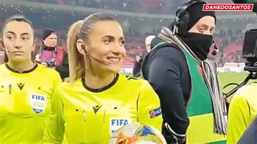 Christiano Ronaldo kisses his own referee#fieldhunters