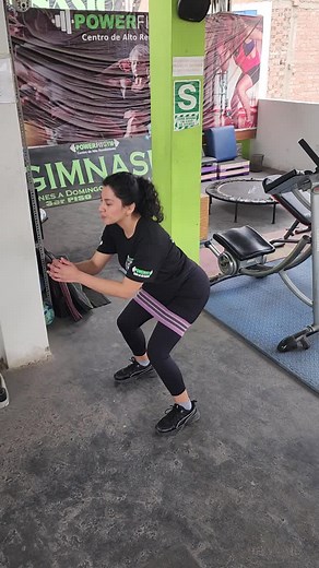 Mastering Squats: Effective Techniques in a Gym Setting