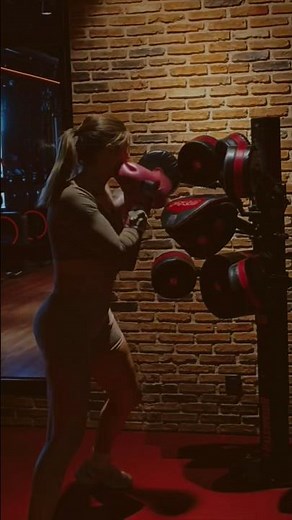 In Pure Fighting Form 🥊💪#boxinggirls #femaleboxing #girlfighter #kickboxing