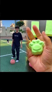 لما أمك تلعب كورة مع العيال في الشارع💔😂😂|الكيري_مذيع التيك توك