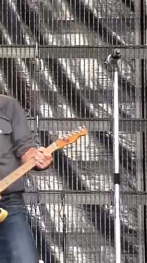 Bruce Springsteen Fan 🎸 on Instagram: "Night - Dublin 2009 #brucespringsteen #springsteen #estreetband #dublin #ireland #2009"