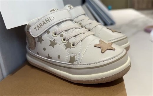 泰兰尼斯稳稳鞋 TARANIS泰兰尼斯官方旗舰店 入秋的第一双新鞋 软底机能鞋！泰兰尼斯稳科技更防滑更稳健 不止舒适 更要精致福宝的新宠鞋