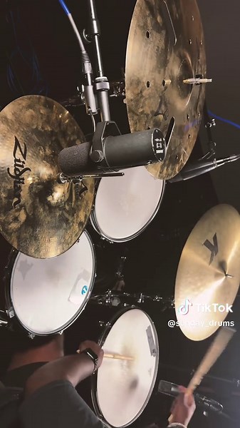 really loving this song. 🙌🏻 full tutorial in my youtube channel. #drumplaythrough #worshipresources #drumcover #drumtutorial #worshipmusicians @Sennheiser @Focusrite @Zildjian Company