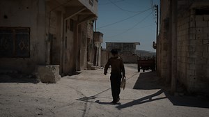 🍞Bread is the main component of Syrian cuisine; no family can do without it. However, families in northwest #Syria struggle to secure their daily #bread, especially in frontline and hard-to-reach areas. Mustafa, a displaced father of five, lives in a frontline area where securing food is a daily challenge. Through the Bread Project, we support over 20,700 families like his in 38 villages. 🌾 | People in Need