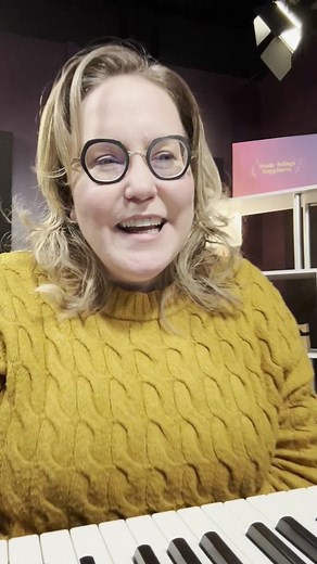 Here are 3 simple tips that are going to help you sing better today! 🔥 Time to sing in tune, and stop singing with bad pitch #singbetter #improveyoursinging #vocaltutorial #singingtips #singingpitch