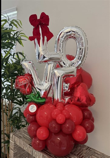 Wondering how to say LOVE this Valentine’s Day? When words aren’t enough, a statement balloon arrangement can do the talking for you. Romantic, eye-catching, and made to turn a simple moment into something unforgettable 🎈💕 Valentine’s Day is almost here. We’re taking orders — Link in our bio to reserve yours 💌 #vday #valentinegift