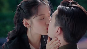 The prince and Cinderella kissed in public, everyone was stunned 男神和灰姑娘一吻定情，惊呆众人 #中国电视剧 #一见倾心 #军阀 #张婧仪 #甜宠剧 #陈星旭 #霸道總裁 #公主 #林彦俊 #电视剧 #中国电视剧 #ChineseDrama #cdrama #dramachina #dramasweetdreams #commander #debutante #fallinlove #chinesegirl #chinese #情侣 #cdrama #灰姑娘 #Cinderella | 牛油果追甜剧