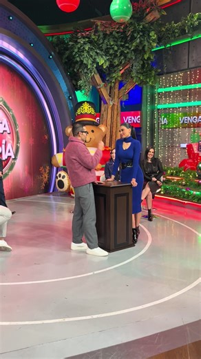 Capi Pérez y Kristal Silva: El Mejor Jugador del Pueblo