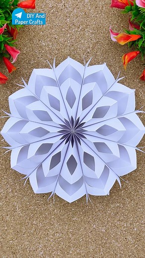 Beautiful Christmas Snowflakes Making Ideas 🎄❄❄🌲 DIY Christmas Snowflakes #Reels #Crafts #Shorts #ChristmasCrafts #ChristmasDecor #3DSnowflakes #Christmas2024 | DIY And Paper Crafts