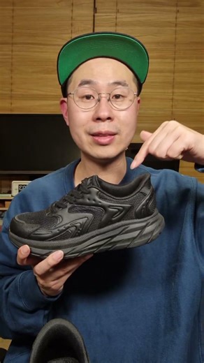 #ComfortableSneakers #Sneakers #RunningShoes Are you still walking with uncomfortable feet? Chang...