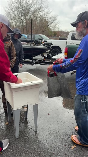 What’s your favorite part Bass Fishing?? If it’s catching them check out Lake Barkley!! #lakebarkleyoutdoors #fishing #hunting #outdoors #nature @Lake Barkley