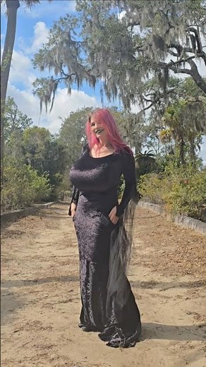 Morticia Addams Cosplay Breakdown | Chimera Costumes #sewing #gothgirl #cosplaygirl