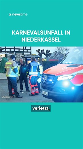 Unglück in Niederkassel: Karnevalisten stürzen von Umzugswagen