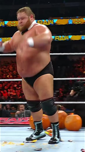 He makes it look easy! 😯 #Otis #WWE | NOV9