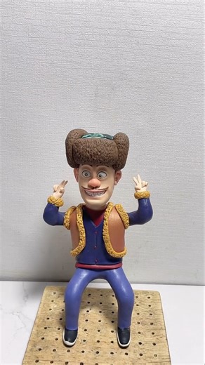 "Satisfying Clay Modeling: From Base to Character 🖌️🙌 #Handmade #ClayCraft #ArtistAtWork #Sculpting