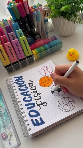 386K views · 5.1K reactions | PORTADA PARA EDUCACION FISICA ⚽️ De esas que hacen que sea el favorito de tu profe ‍ #lettering #caligrafia #regresoaclases #portada #studywithsol #ideadeportada #studygram #lineadeltiempo #escuela #tips #estudiantes #septiembre #educacionfisica | Study with Sol | Facebook