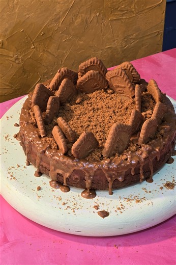 Ninja Foodi Biscoff Cheesecake (Behind The Scenes From The Complete Multicooker Cookbook) Go behind the scenes with us as we show you the beautiful cheesecake we made for the photoshoot of The Complete Multicooker Cookbook. Let us take you from testing it at home to cooking it in the studio to the beautiful pictures you see in the cookbook. Our COMPLETE MULTICOOKER COOKBOOK was made after many requests for a recipe book that would be perfect for the NINJA SPEEDI, NINJA FOODI, INSTANT POT AND AIR