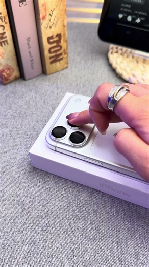 I was on duty during the Spring Festival, applying screen protectors to my phone