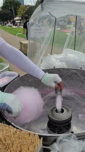 Making Fresh Pink Cotton Candy at the Park 🍭✨ | Street Food Korea #shorts #streetfood #candy #foryou
