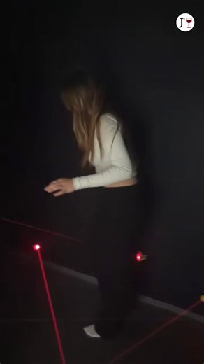 Quoi faire à Bordeaux on Instagram: "Publicité 🤩 BASSINS À FLOT : ACTIVITÉ AU TOP EN FAMILLE OU ENRRE AMI(E)S venez tester Sensas Aujourd'hui c'est le début des vacances et je vous ai trouvé l’activité parfaite que les enfants vont adorer 😄👇 2h de défis sensoriels en équipe (souvent dans le noir) pour (re)découvrir vos 5 sens. Fous rires + souvenirs en famille garantis ✨ Dès 7 ans ✅ Idéal pour toute la famille Infos et résas 👉 @sensas_france"