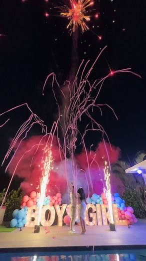 The best Fireworks gender reveal ever.😮💕🎇 #genderreveal #genderrevealparty #genderrevealworld #genderrevealmiami #revelaciondegenero