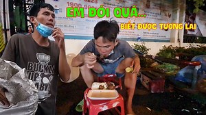 306K views · 7.9K reactions | Cái đói giày vò 10 ngày khi cầm hộp cơm...