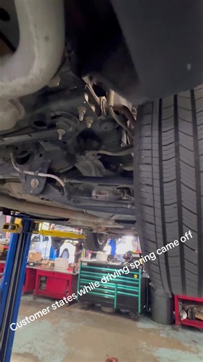 Diagnosing Jeep Suspension Issues: Spring Came Off