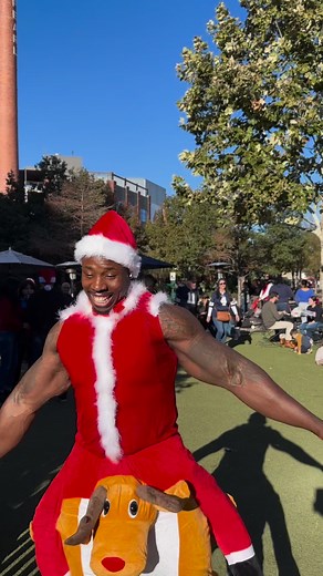 255K views · 2.2K reactions | Santa has a new helper this ••••#funny #christmas #santa #dance #comedy | Biggroove | Facebook