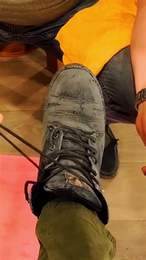 Relaxing ASMR Shoe Cleaning #shoeshine #asmr #relax #shoecleaner