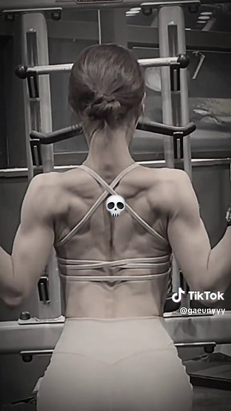 Korean Fitness Motivation: Strong Girls in Bodybuilding