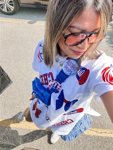 Cheerful Game Day Outfit Ideas for Moms