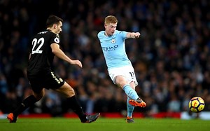 足球教学丨优秀中场必备的三个技巧