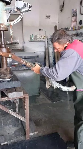 Metalworking Techniques: Manual Press Machine Insights