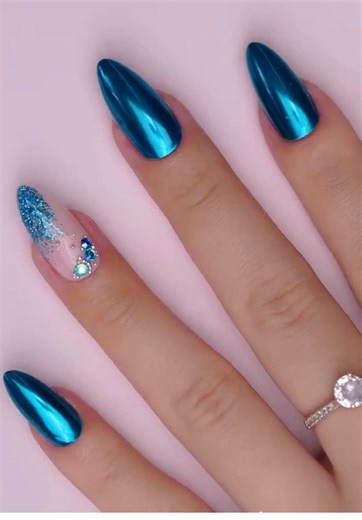 Quick and easy nail tutorial 🔥 Perfect even if you're a beginner! Want to try it too? 😍#nailtrends #nailart #nailtutorial #nailsartvideos #nailinspo