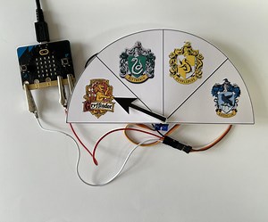 Random Servo Position With Micro:bit and Paper Playground