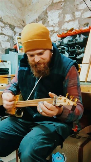 Adding some KICK to the oil can guitar #cigarboxguitar #cigarboxnation