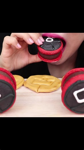macaron #tiktokfood #asmr #eating #eatingshow #mukbang #fyp #foryou #foryoupage #asmrsounds #asmrvideo #asmrtiktoks #macaroons #macaroon