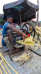 Roadside Sugarcane Juice Making in Traditional Shallow Machine | FoodStuff