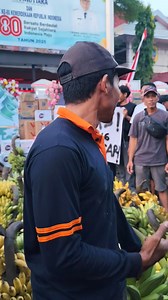 Warga dukuh pangonan desa gunungsari kecamatan Tlogowungu mendonasikan 100 tandan pisang untuk aksi demo 13 Agustus mendatang. Donasi disalurkan ke posko pada Senin (11/8/2025). Pukul 17.04 wib. @sorotan #pangonan #gunungsari #tlogowungu #fyp #viral #videoviral #poskodonasi #demo #demopati #demopbbp2 #demopajak #sudewo #bupatipati #bupatisudewo #pati | Eko Kuswanto