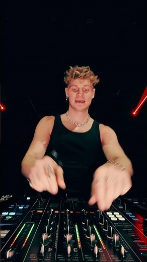 Hard Beat vs. I Fink U Freaky