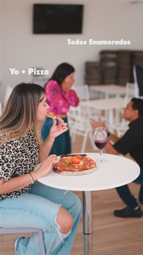 BRASAS GRILL | Restaurante - Terraza - Salones - VLP on Instagram: "¿Quien pasará el día así hoy? 🤭😂 La pizza nunca falla🫶🏻 Celebra el amor aquí en tu lugar favorito 💘 ¡Los esperamos! ✨ Te esperamos! Lunes desde 3:00pm / Martes a Domingo desde las 9:00am Visítanos en Vipedi o contáctanos a través de nuestro WhatsApp 📲 0414-4607002 ¡Contamos con Delivery! #pollobroaster #delivery #valledelapascua #pizza #hamburguesas"