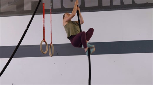 “Today we're working on rope-climb efficiency that goes beyond the basics of the best way to wrap your feet.” Get your legs to do the bulk of the work and save your grip with a new way to rope climb. Laurie Galassi, CF-L3 and co-owner of CrossFit Santa Cruz, demonstrates this helpful and efficient technique. #CrossFit #CrossFitMovements #Fitness #RopeClimb | CrossFit